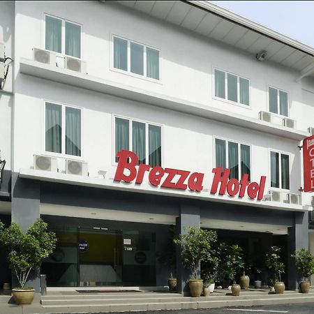 Brezza Hotel Lumut Buitenkant foto