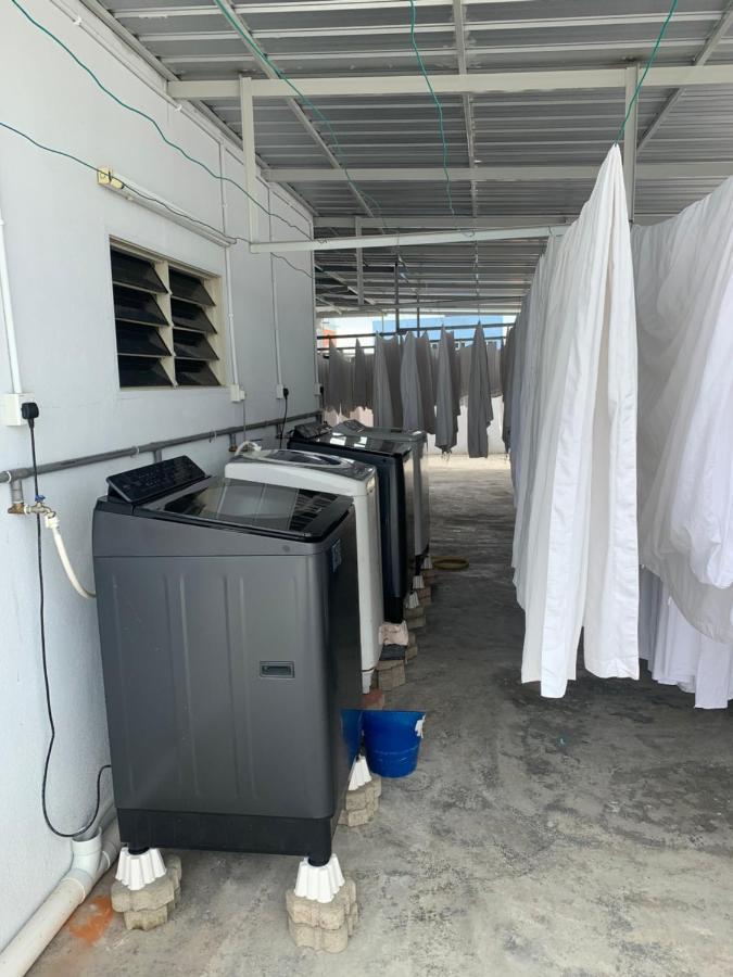 Brezza Hotel Lumut Buitenkant foto