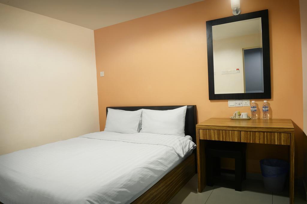 Brezza Hotel Lumut Buitenkant foto