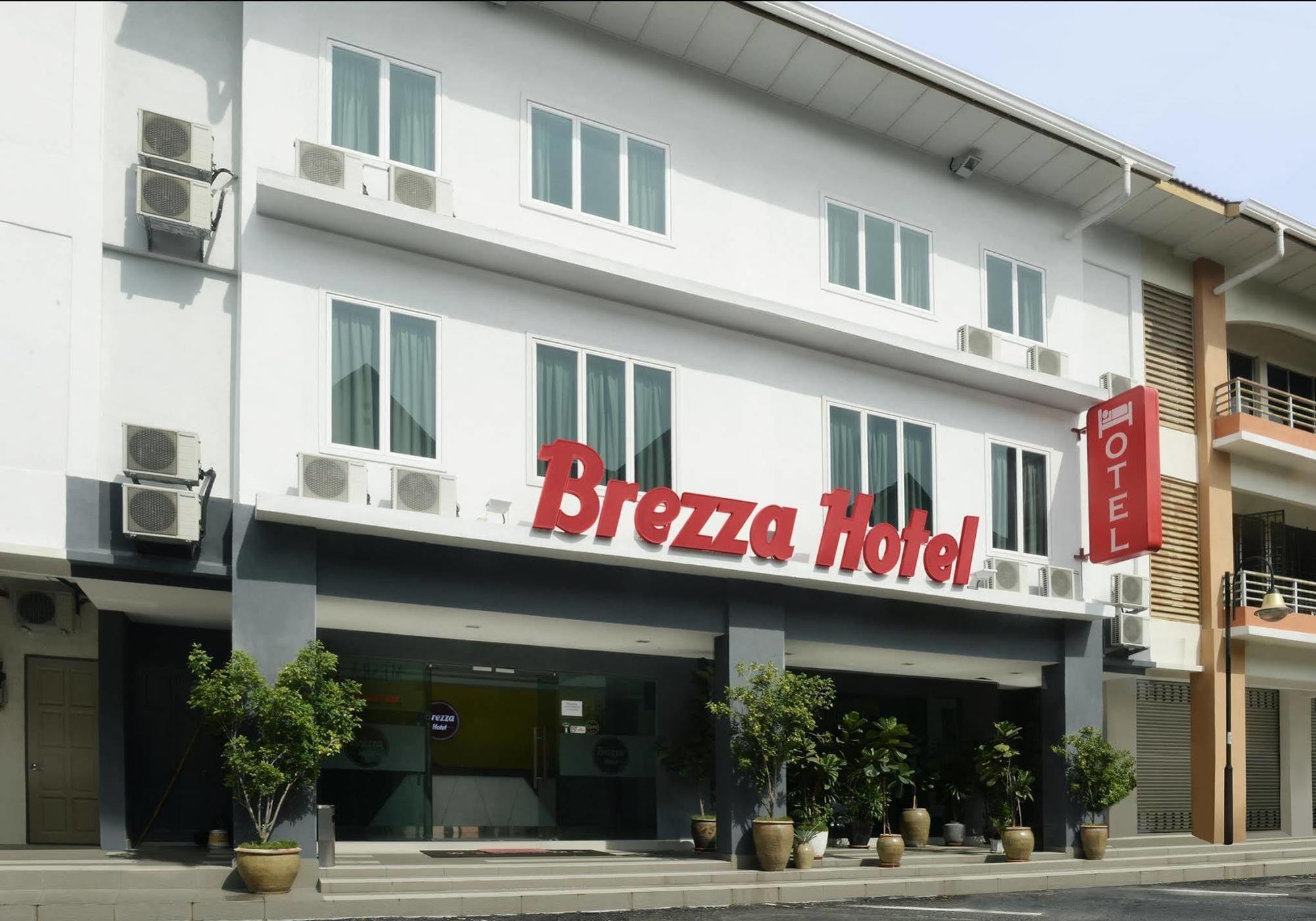 Brezza Hotel Lumut Buitenkant foto